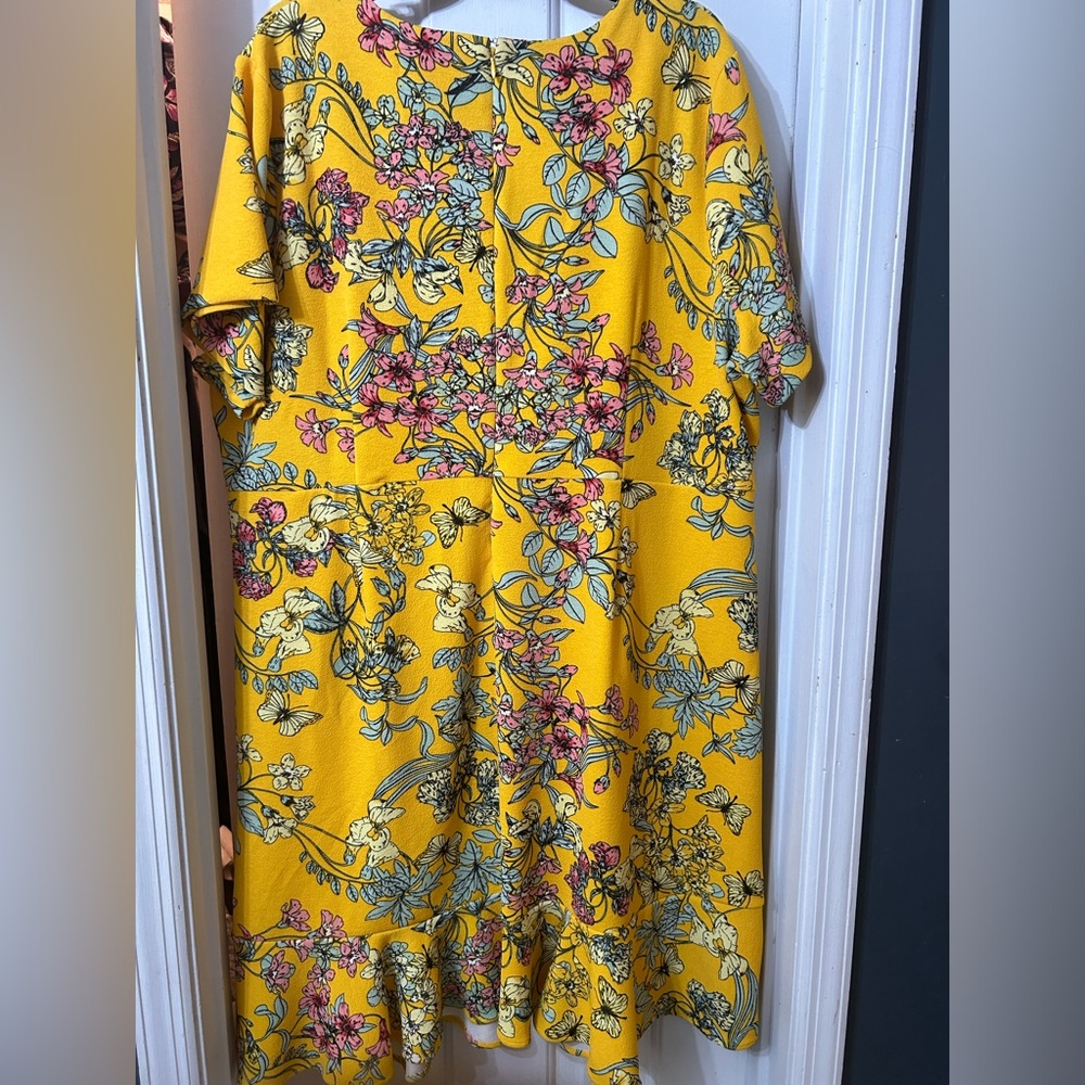 Apt. 9 Yellow Floral Dress Size 3X - Picture 4 of 5